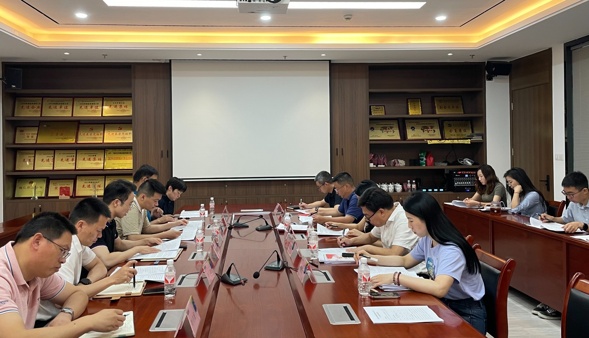 講黨性守黨規(guī)嚴黨紀——市交投集團領(lǐng)導赴市交投物流集團開展聯(lián)系點工作，葉嵐清拍攝2.jpg